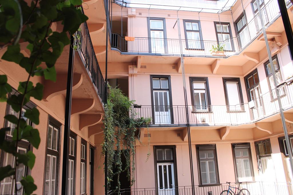 Capital Guesthouse Budapest Exterior foto