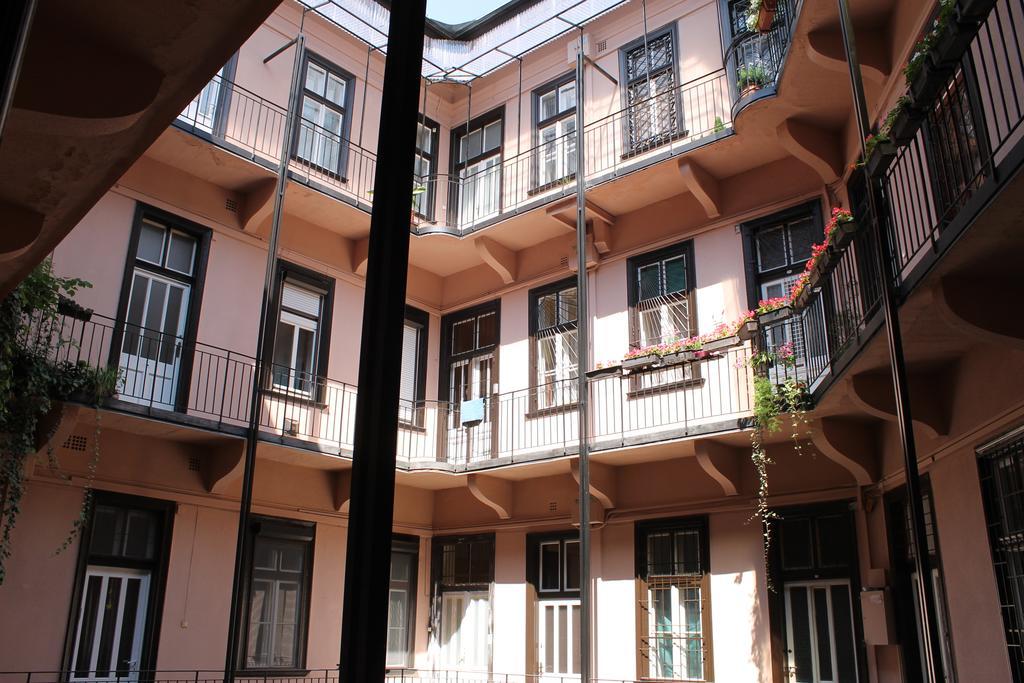 Capital Guesthouse Budapest Exterior foto