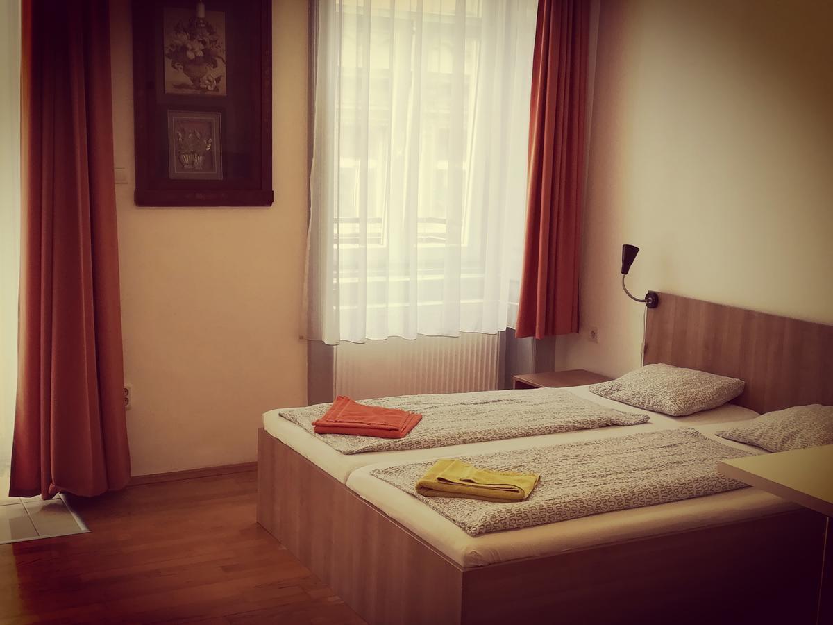Capital Guesthouse Budapest Exterior foto